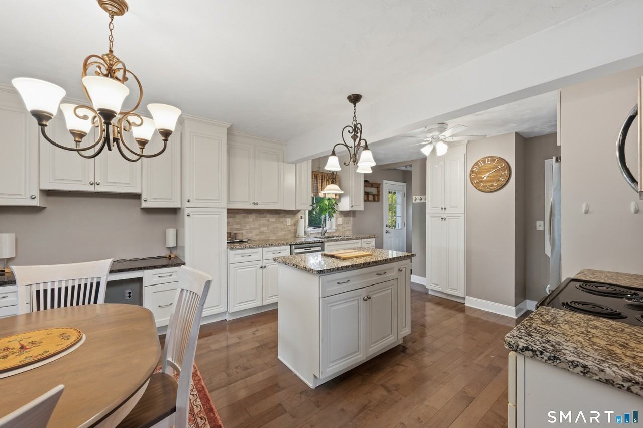 91 Bertrose Ave - Photo 7 of 27