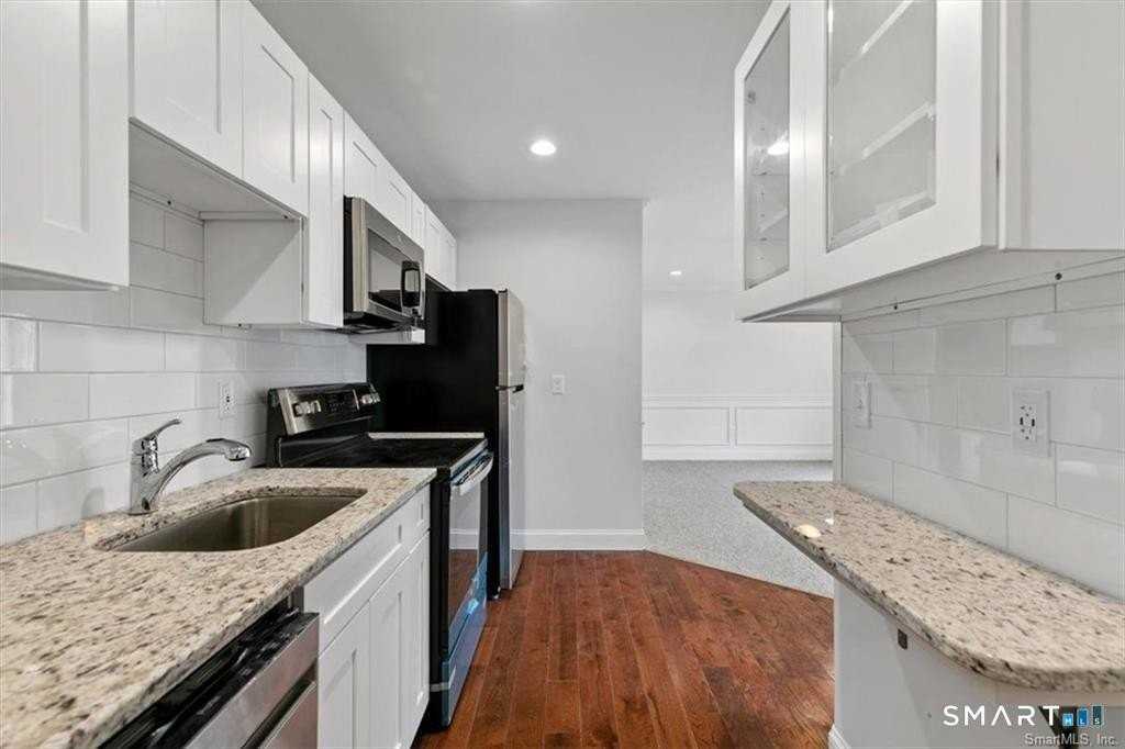 1091 Whalley Ave #B - Photo 2 of 12