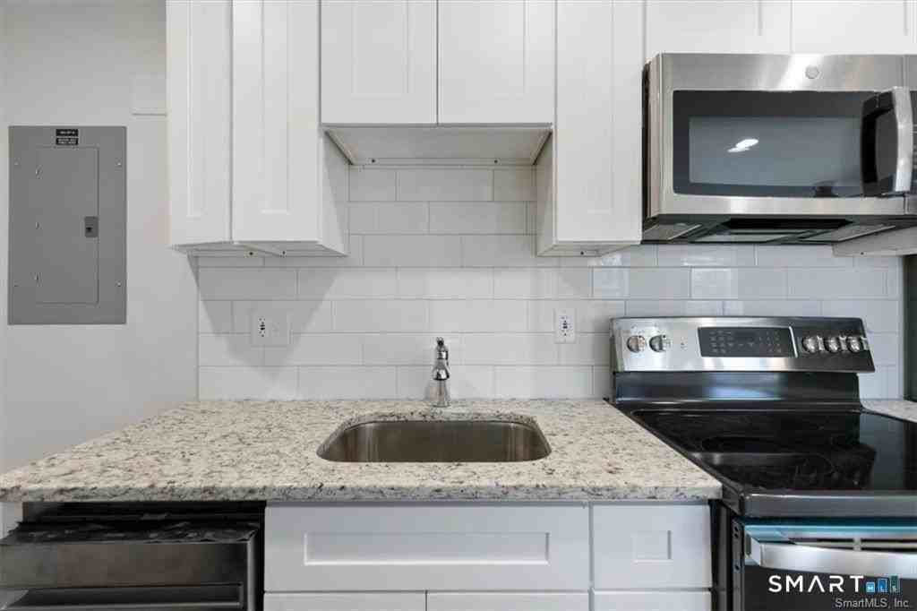 1091 Whalley Ave #B - Photo 3 of 12