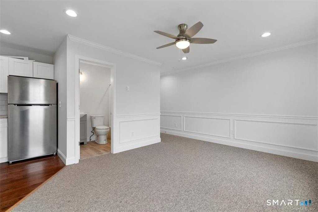 1091 Whalley Ave #B - Photo 6 of 12