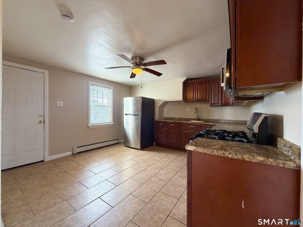 317 Lincoln Ave - Photo 3 of 9