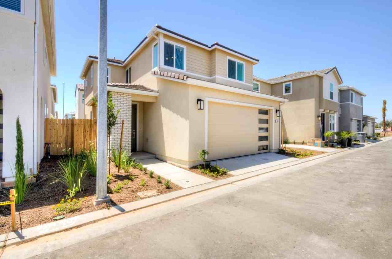 1498 Vintage Ln - Photo 2 of 19