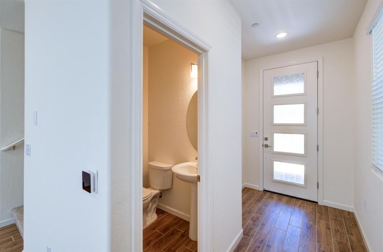 1498 Vintage Ln - Photo 4 of 19
