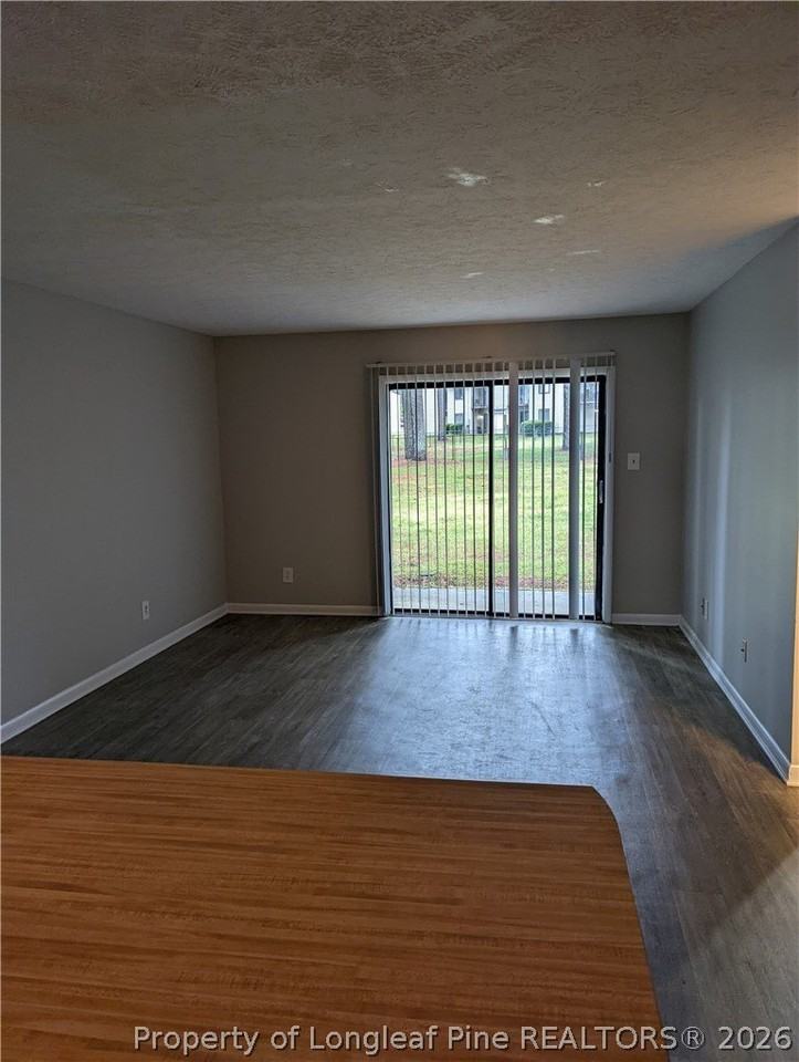 823 Applewood Ln - Photo 2 of 9