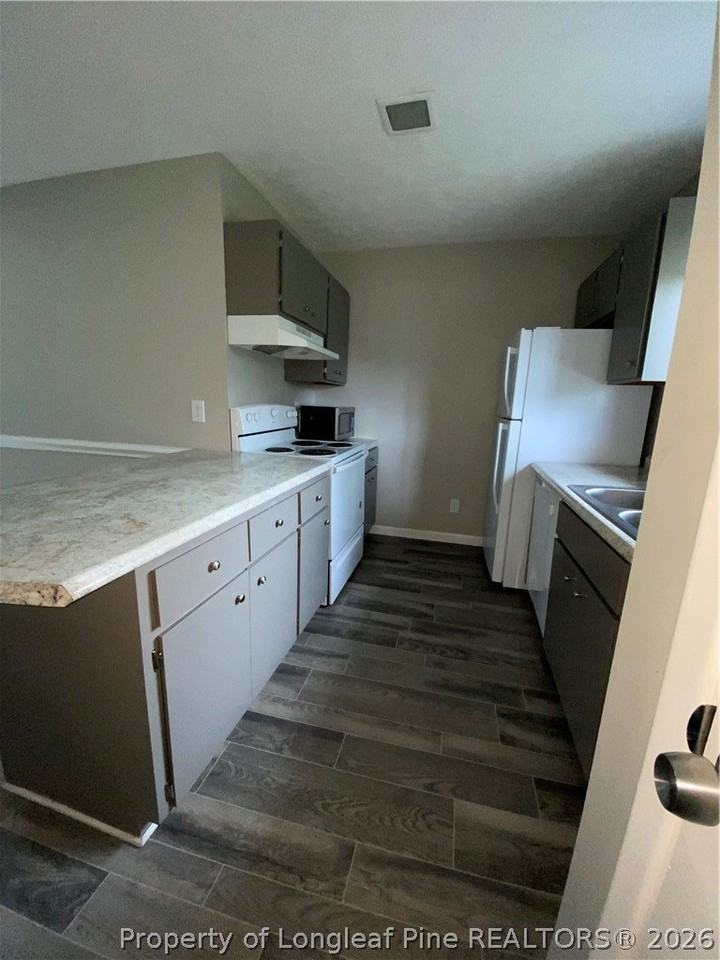 951 Applewood Ln - Photo 4 of 15