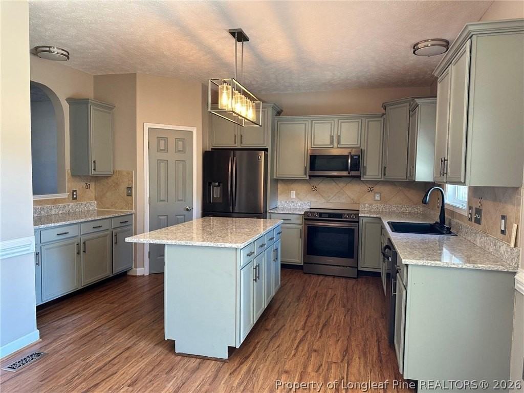 3912 Barclay Way - Photo 3 of 22