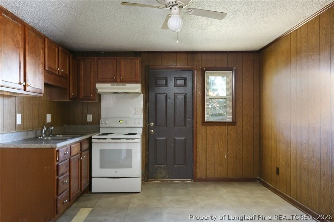 1045 Rulnick St #B - Photo 5 of 9