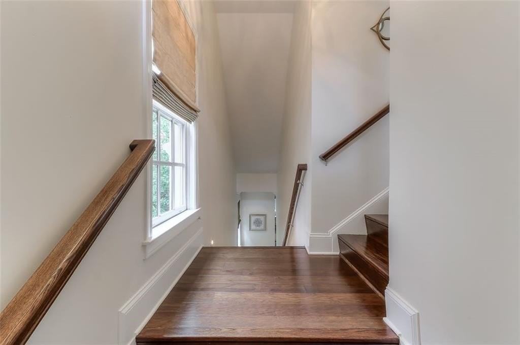 1317 Dover Cir Ne - Photo 4 of 40
