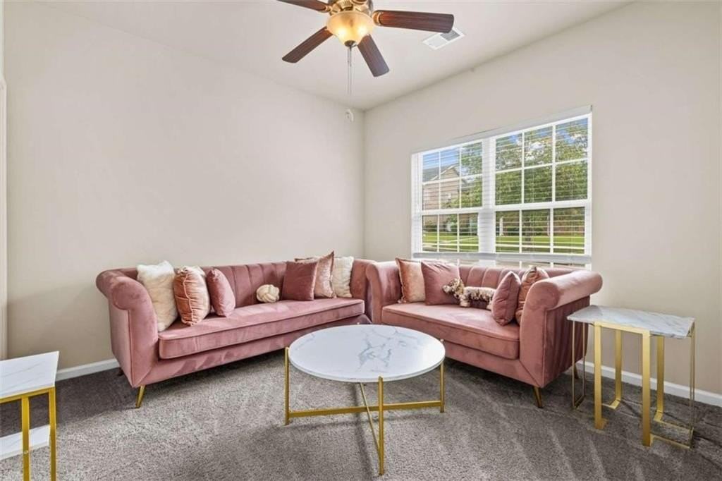 684 Armitage Way - Photo 4 of 33