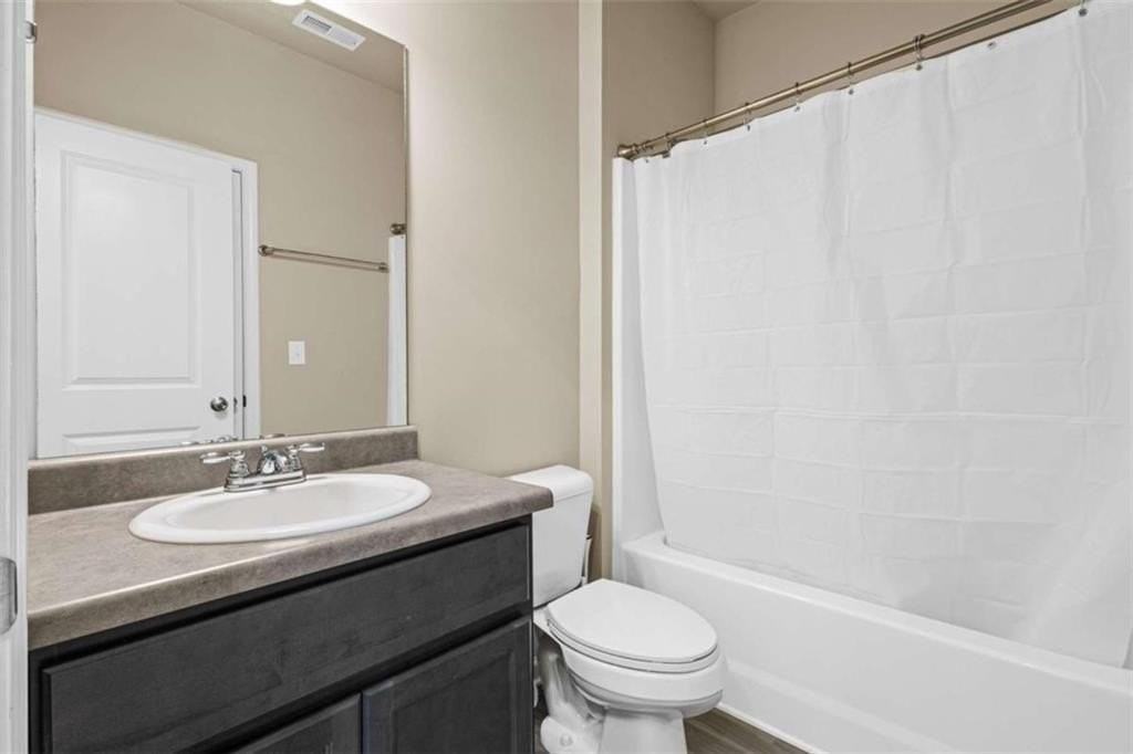 684 Armitage Way - Photo 6 of 33
