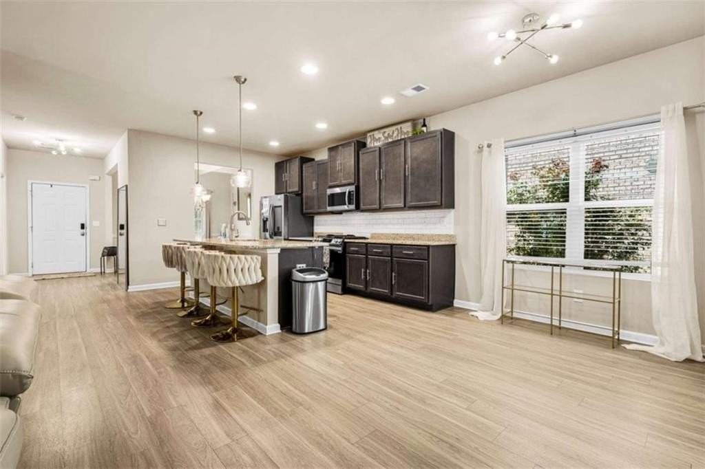 684 Armitage Way - Photo 7 of 33