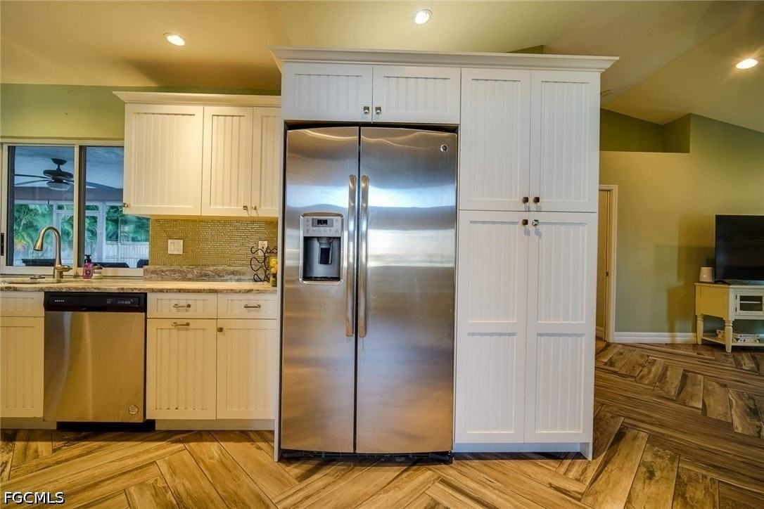 8831 Banyan Cove Cir - Photo 2 of 39
