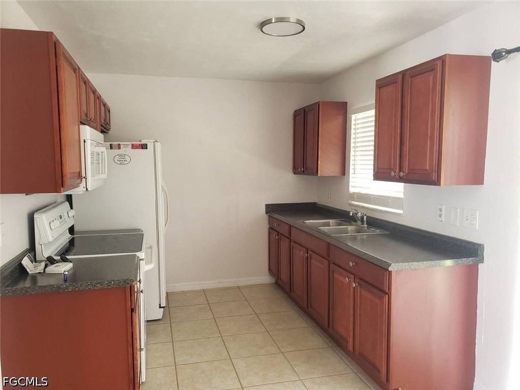 1306 Hibiscus Dr - Photo 3 of 14