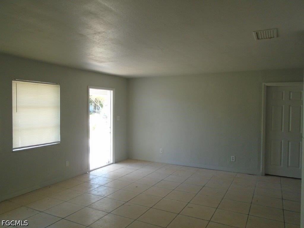 4941 Howard St - Photo 3 of 7
