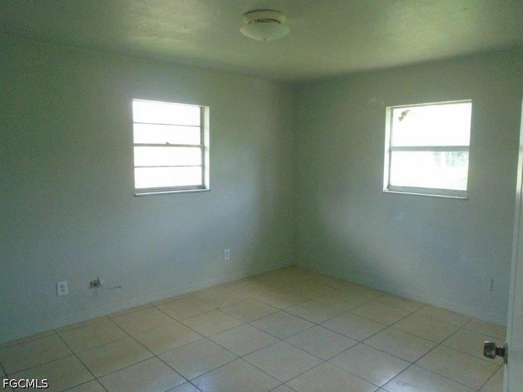 4941 Howard St - Photo 5 of 7