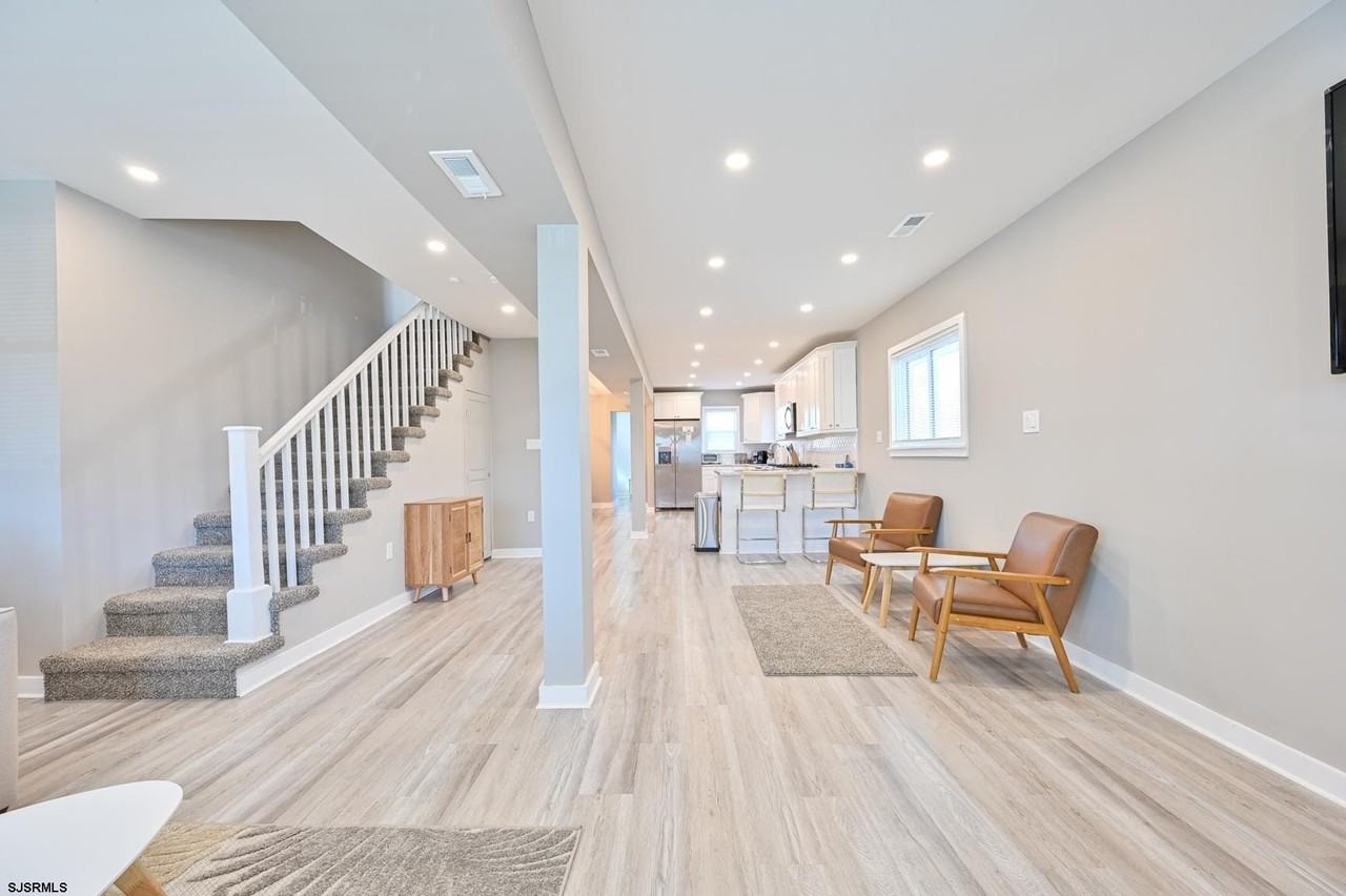 203 N Somerset Ave - Photo 5 of 43