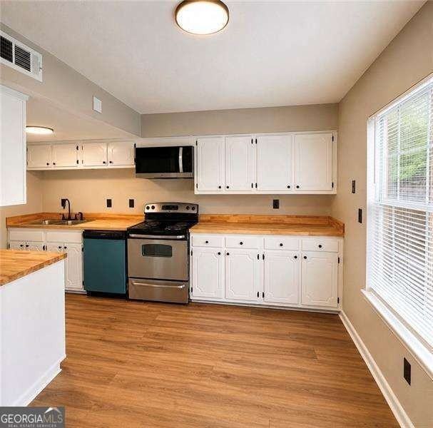 3254 Strawberry Ln - Photo 4 of 16