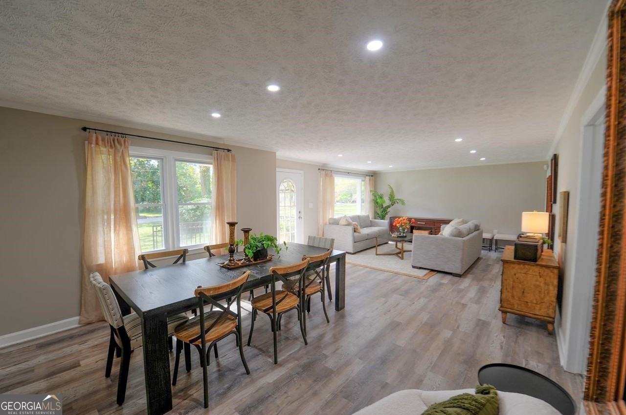 370 Georgia Ave - Photo 5 of 14