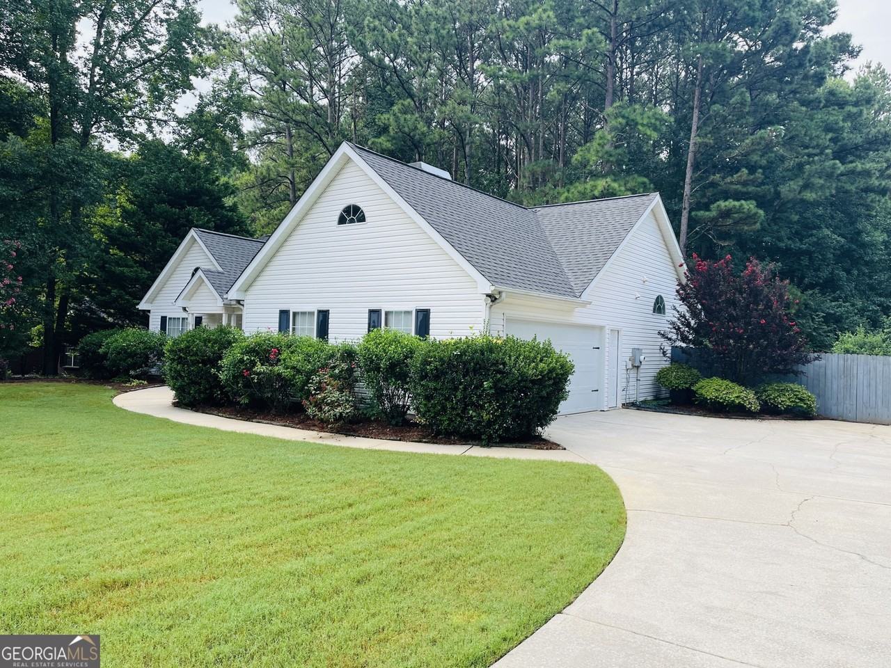 145 Riverside Dr - Photo 2 of 46