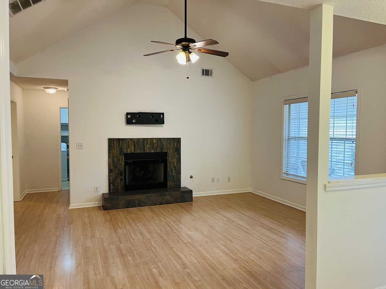 145 Riverside Dr - Photo 4 of 46
