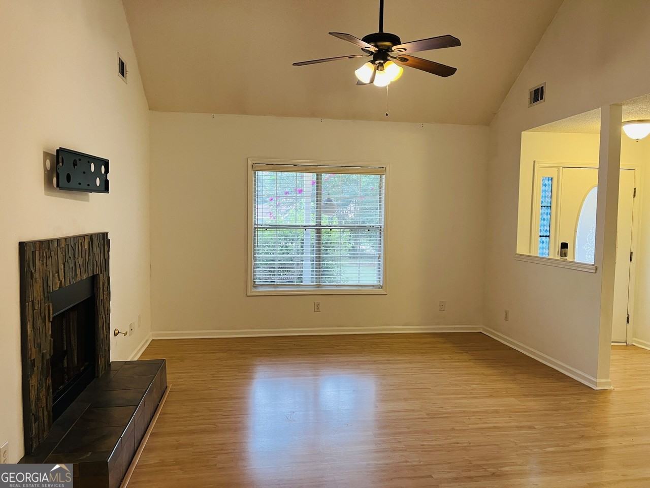 145 Riverside Dr - Photo 5 of 46