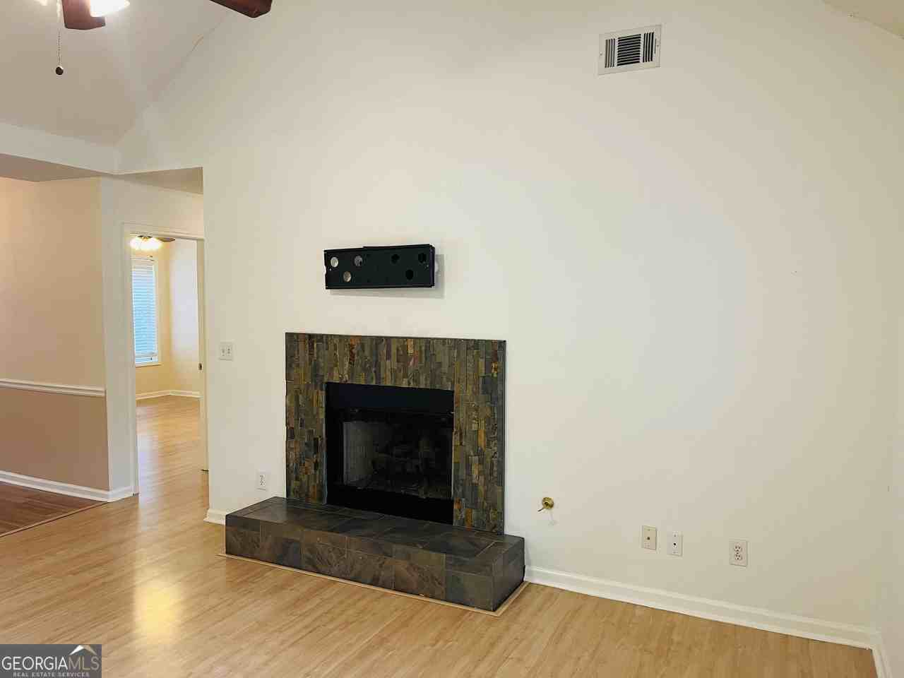 145 Riverside Dr - Photo 7 of 46