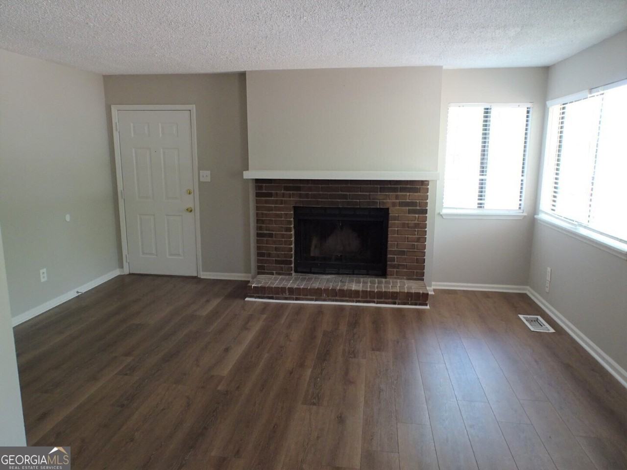 13 Oakmount Dr - Photo 2 of 18