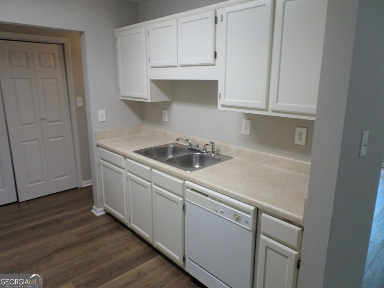 13 Oakmount Dr - Photo 6 of 18