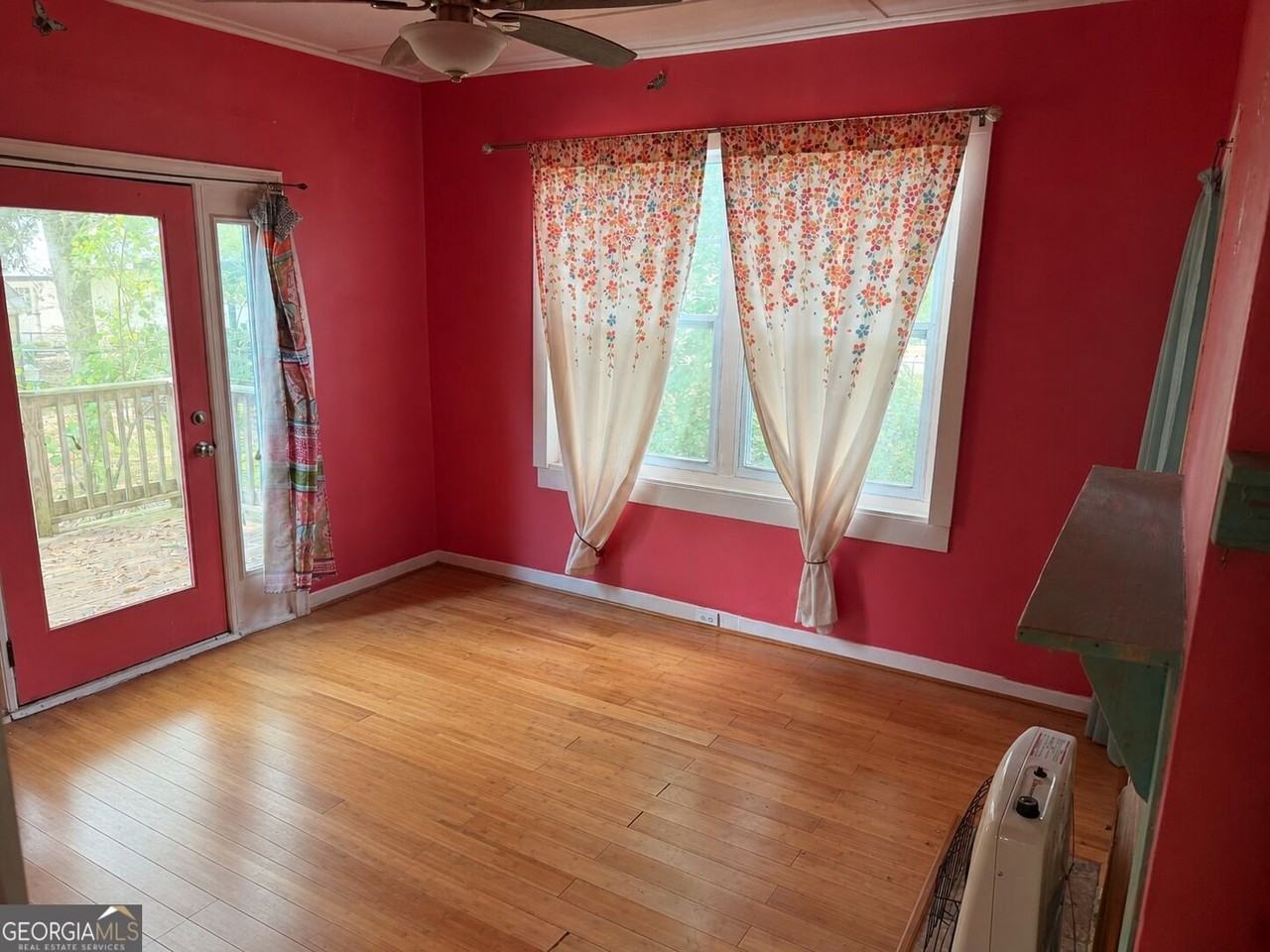 502 Lawrence St - Photo 7 of 13