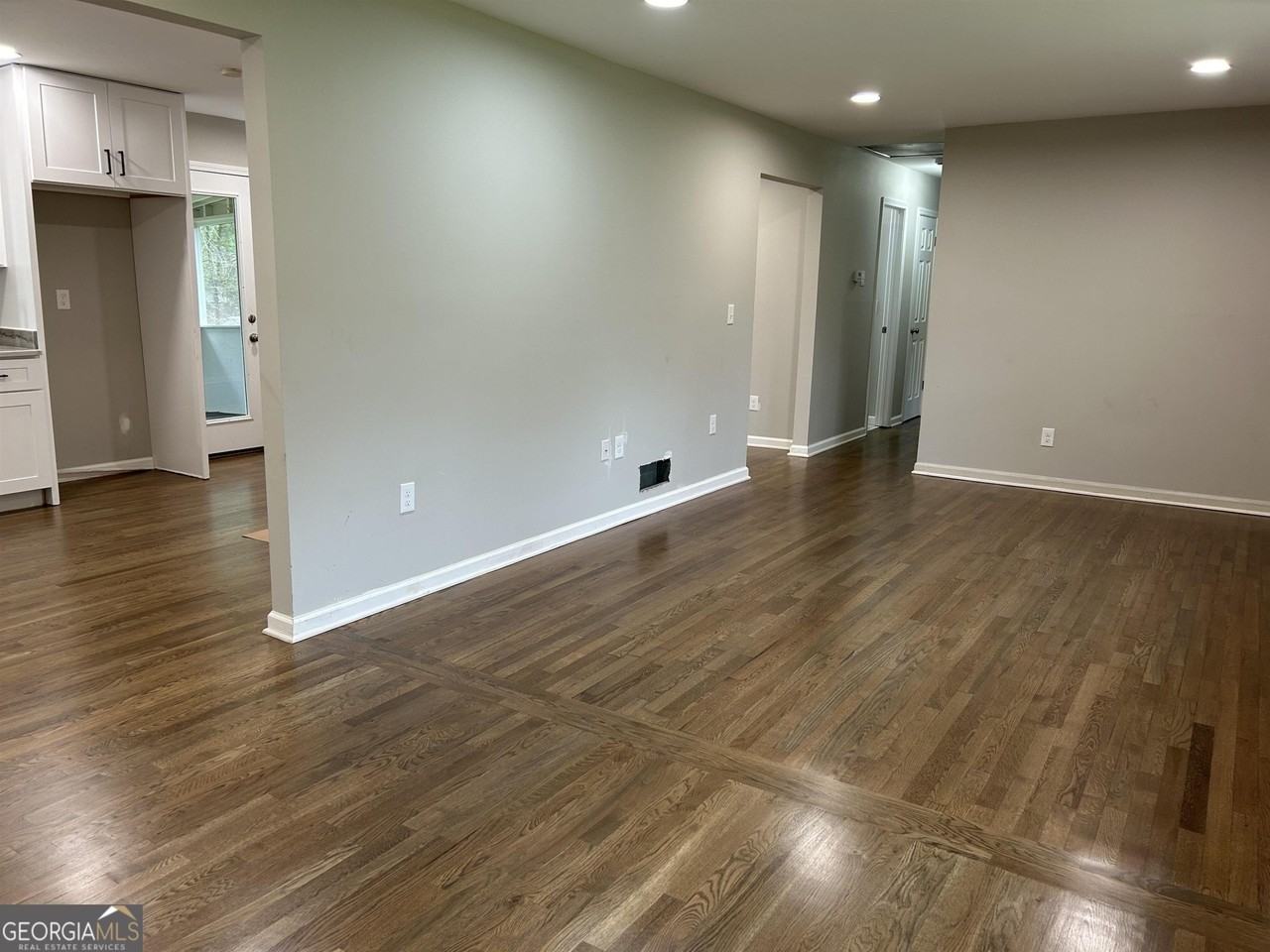 720 Jewel Pl Sw - Photo 3 of 34