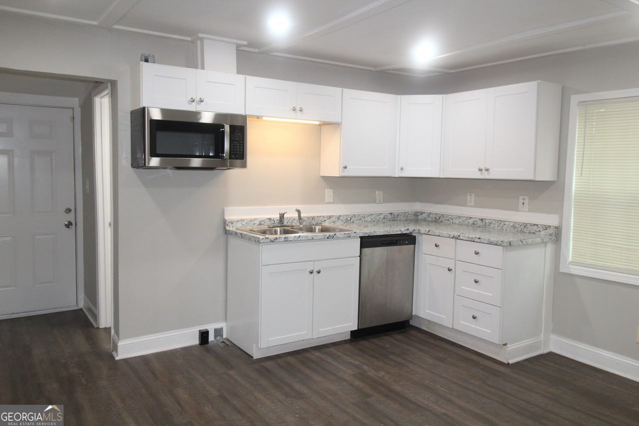 615 Snelson St - Photo 2 of 8