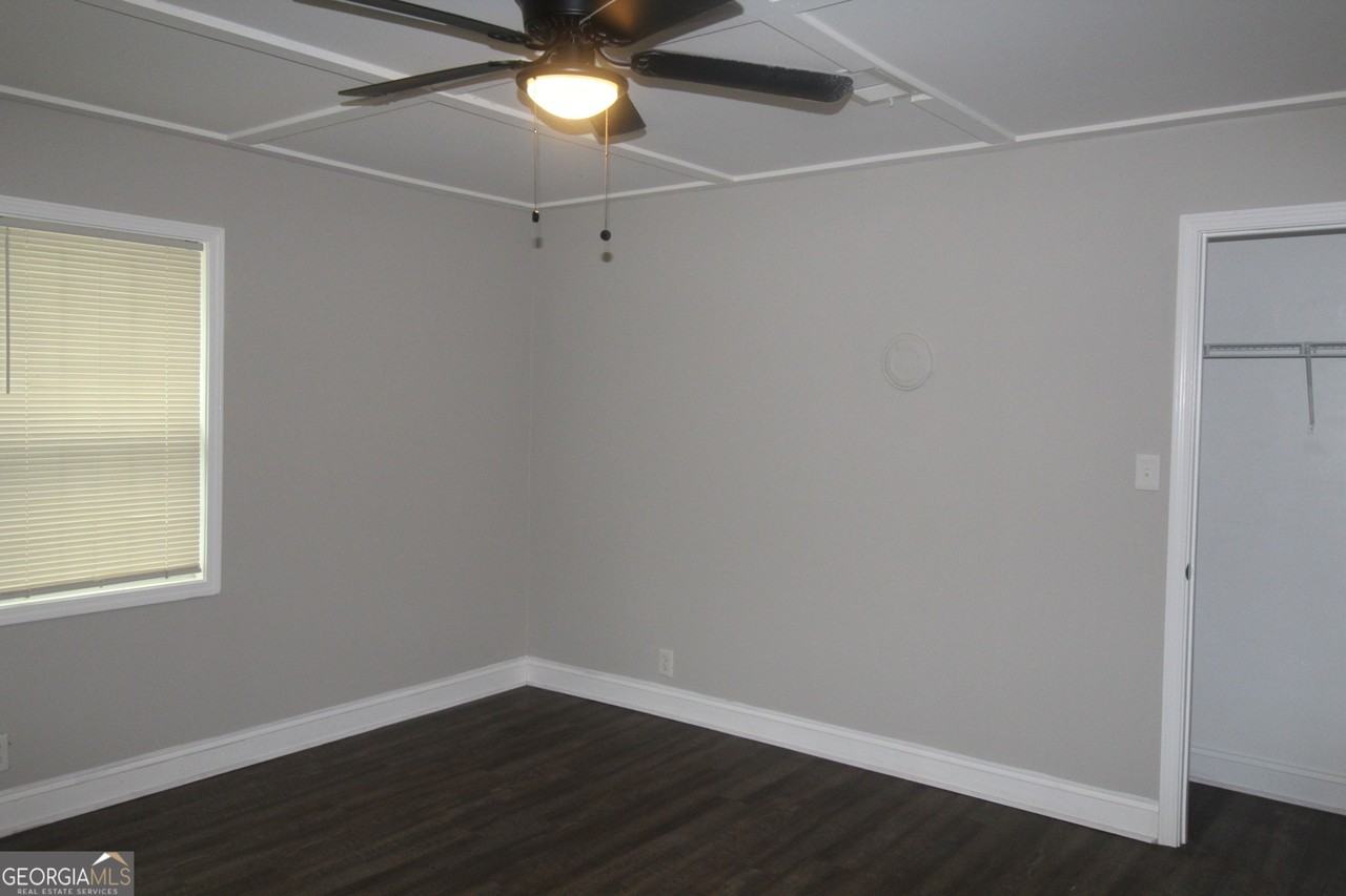 615 Snelson St - Photo 7 of 8