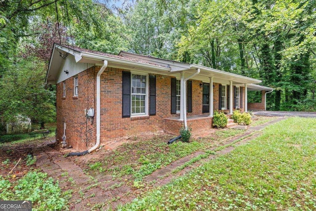 246 Barbara Ln Sw - Photo 3 of 48