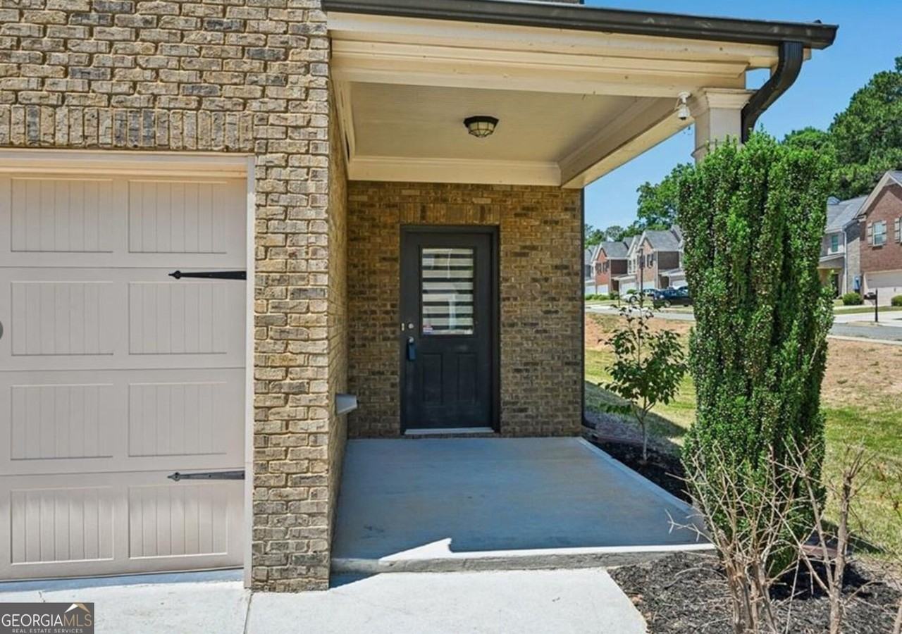 256 Centerview Way - Photo 3 of 32