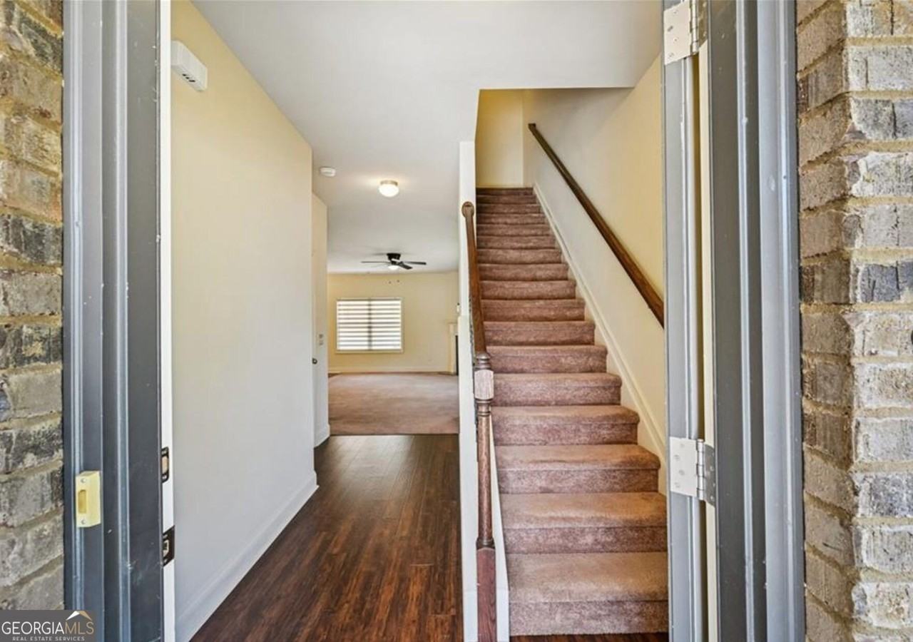 256 Centerview Way - Photo 4 of 32