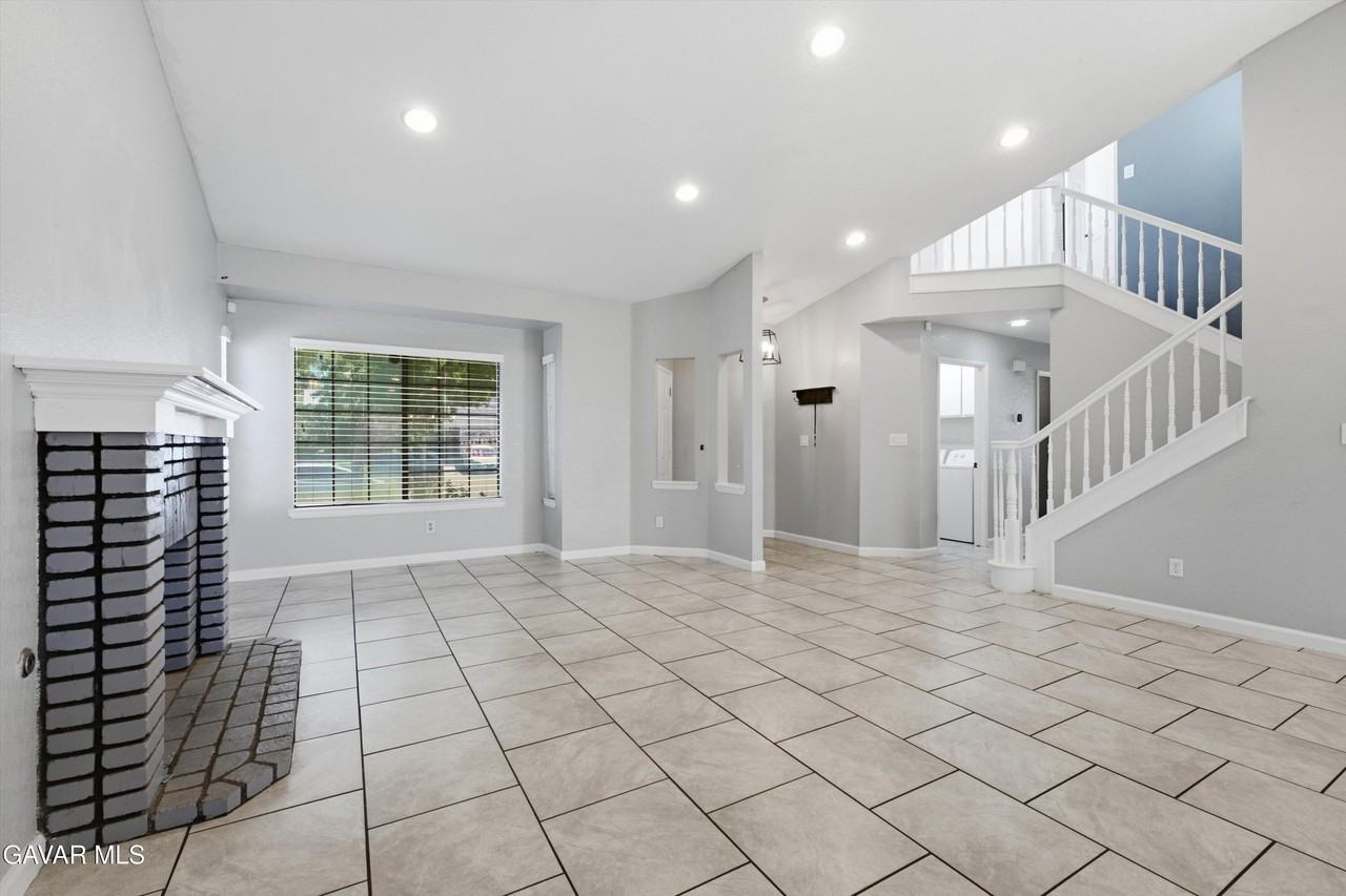 3129 Golfwood Ct - Photo 3 of 24
