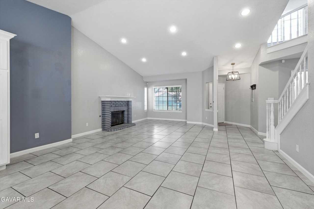 3129 Golfwood Ct - Photo 5 of 24