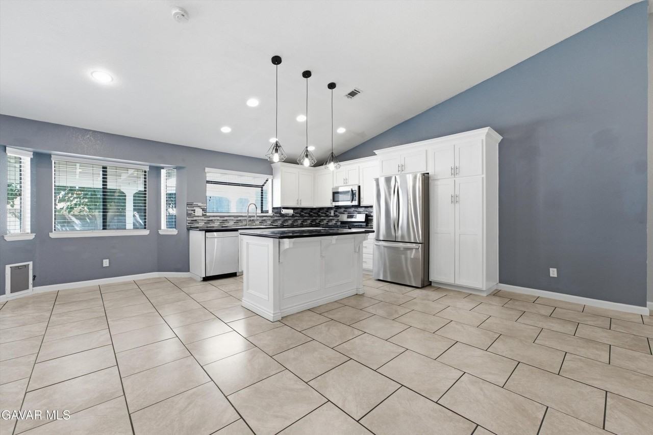 3129 Golfwood Ct - Photo 6 of 24