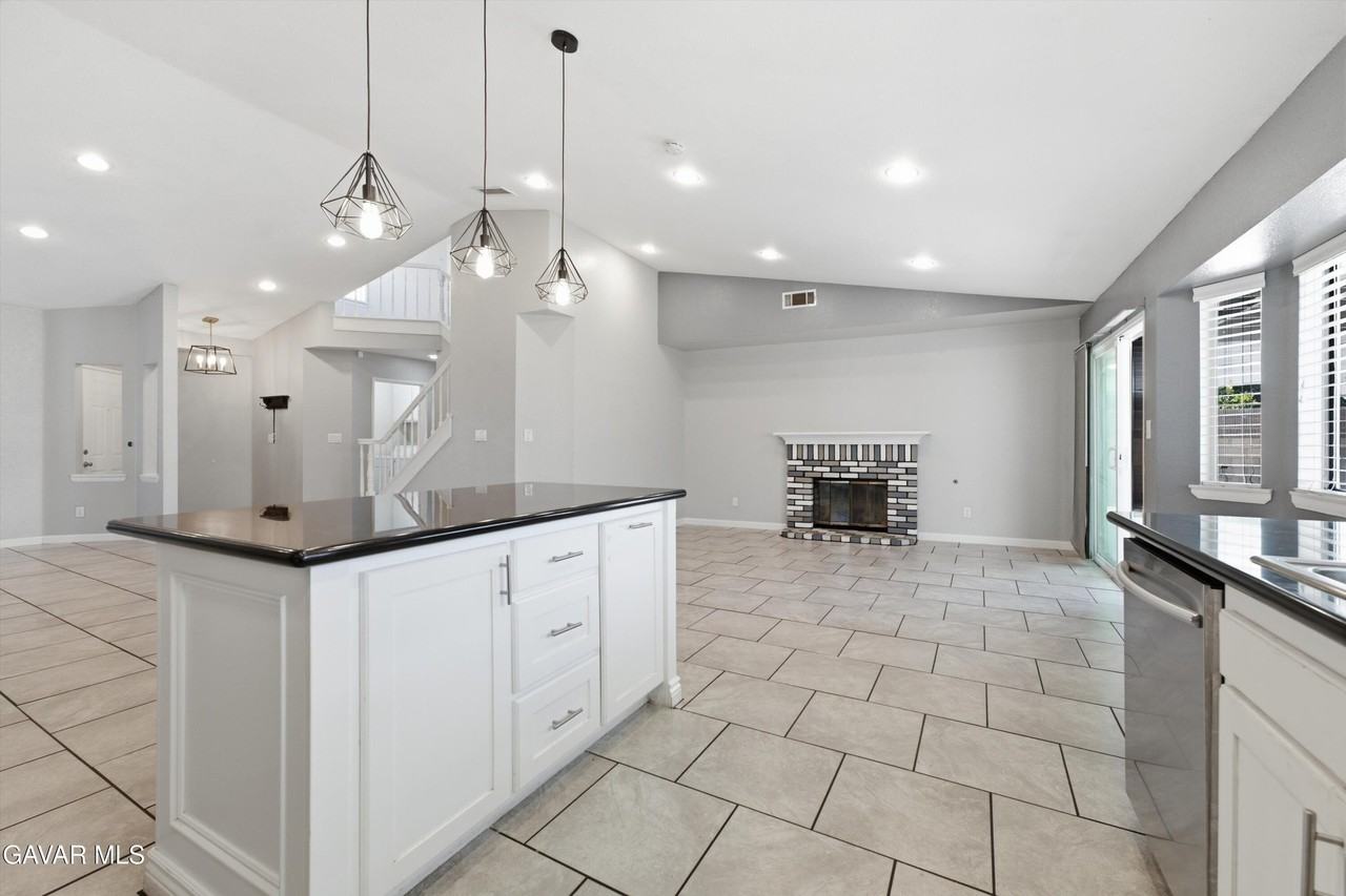 3129 Golfwood Ct - Photo 7 of 24