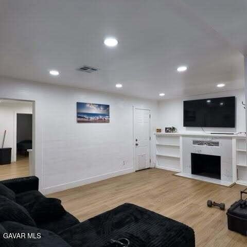401 Cypress St - Photo 7 of 10