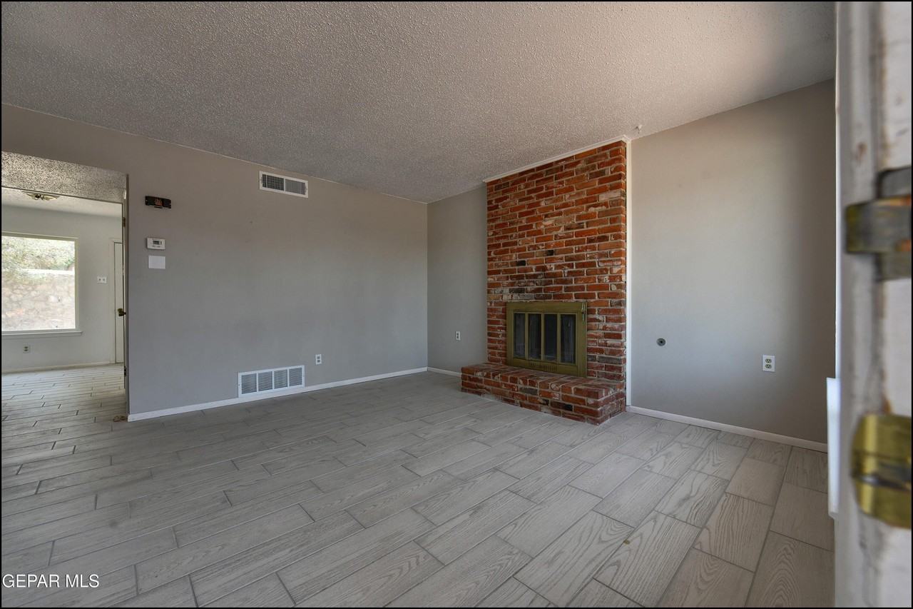 6913 Pamlico Dr - Photo 6 of 37