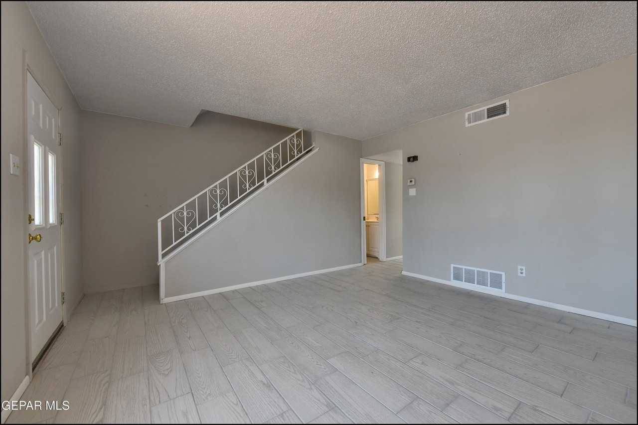 6913 Pamlico Dr - Photo 7 of 37
