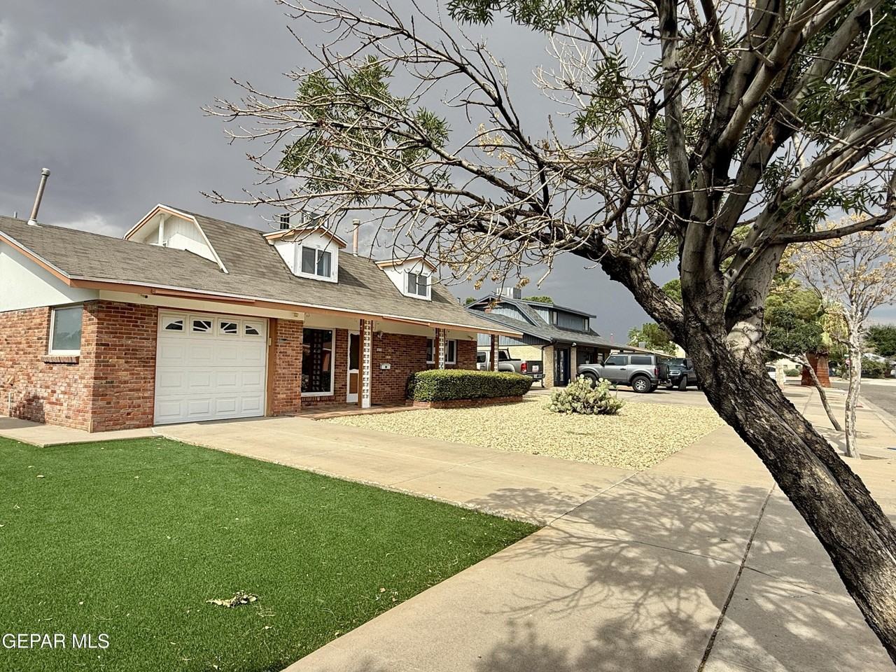 10125 Chezelle Dr