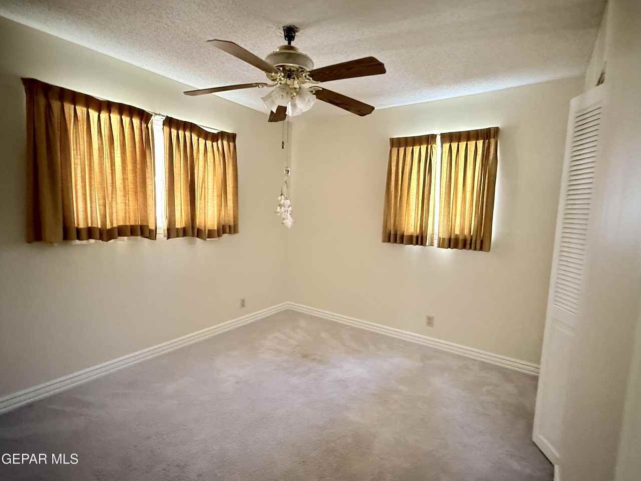 10125 Chezelle Dr - Photo 4 of 10