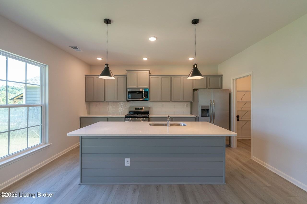 7817 Firescale Ct - Photo 4 of 30