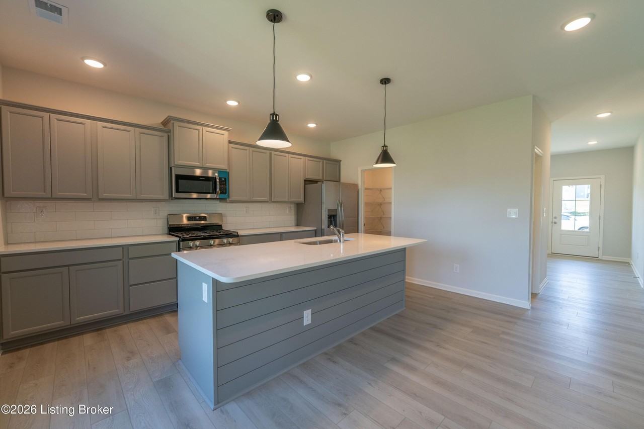 7817 Firescale Ct - Photo 5 of 30