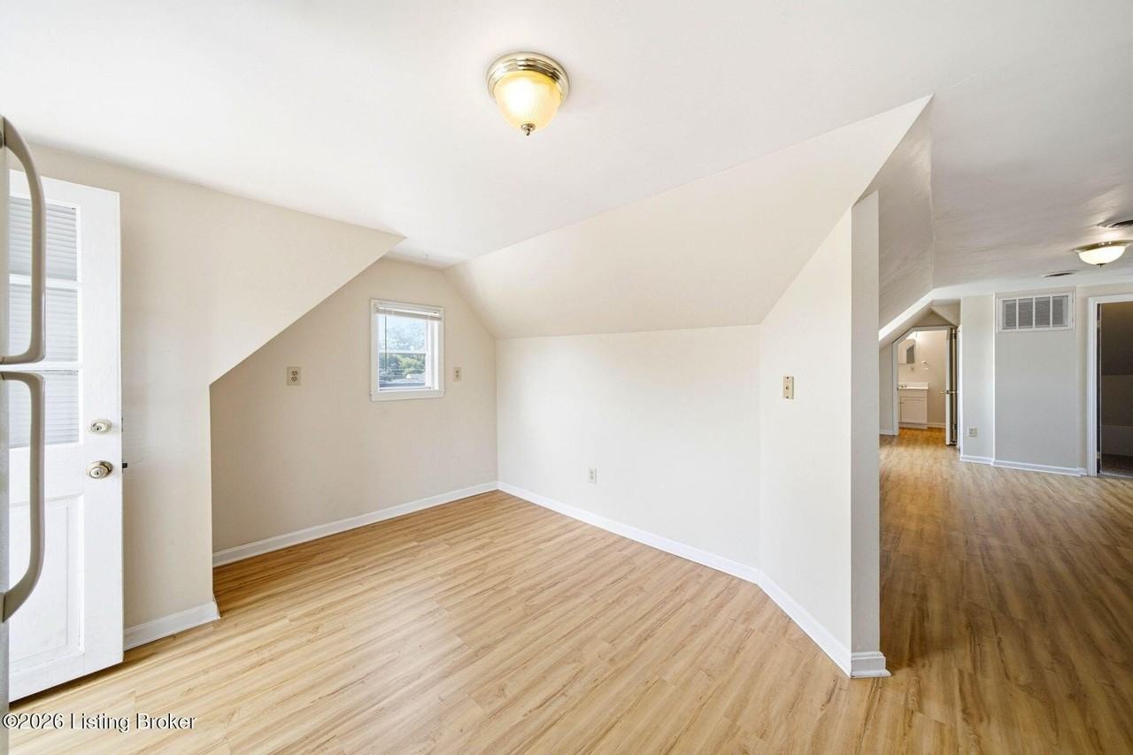 1612 Ellwood Ave #4 - Photo 5 of 28