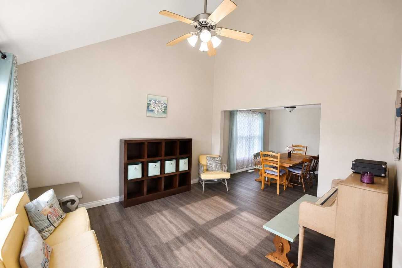 4697 Lauren Ln - Photo 5 of 26