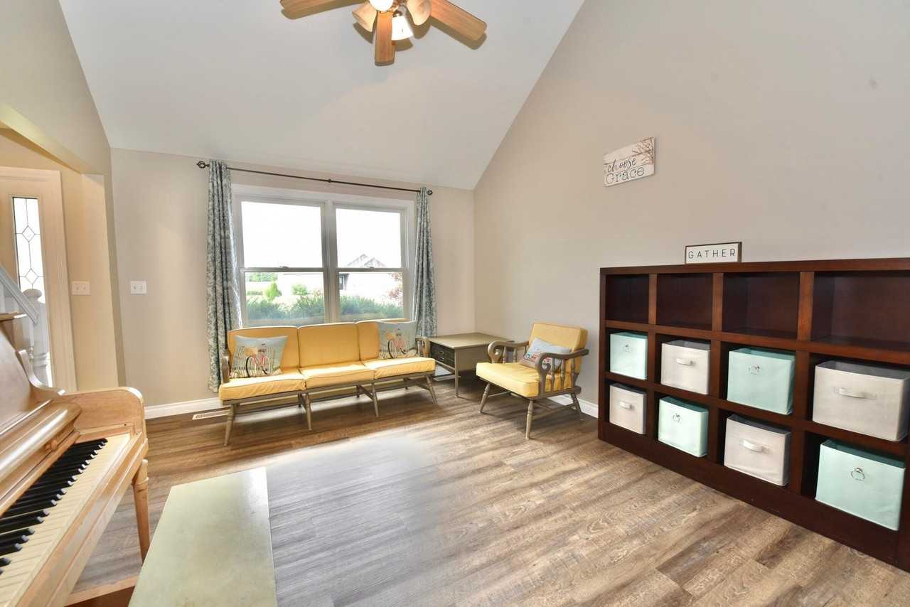 4697 Lauren Ln - Photo 6 of 26