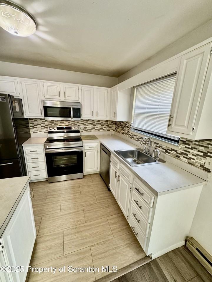 17 Hunts Ct - Photo 2 of 14